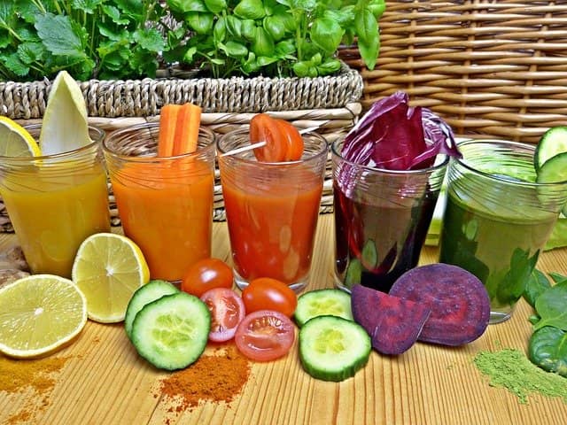 Smoothie z ovocia a zeleniny je obľúbený nápoj pri detoxikácii